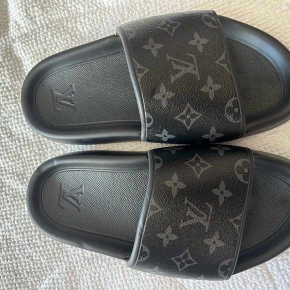 Louis Vuitton Slides Black! Perfect Condition! - Picture 9 of 11